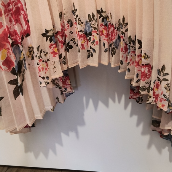 WHBM Pleated Midi Dress in like new condition, size 12, worn twice! - Picture 4 of 6